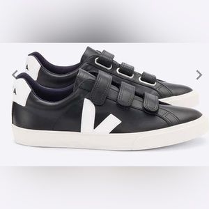 Veja Esplar Women's Sneakers Black / White, Size 9